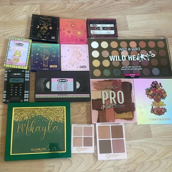 Makeup palette collection - Picture 1 of 8